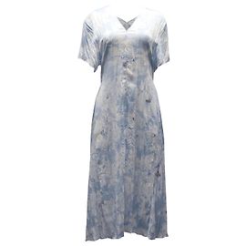 Vince Painted Magnolia Midikleid aus taubenblauer Seide Blau Hellblau