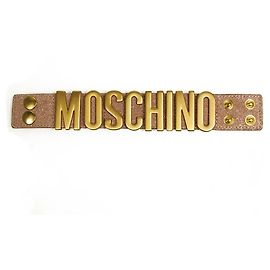 Pulseira de couro rosa Moschino com letras de logotipo grandes em tom dourado Rosa
