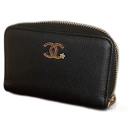 Beautiful Chanel zipped card holder Black