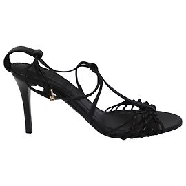 Burberry Knot Strappy Open Toe Heels in pelle nera Nero