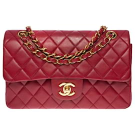 Chanel-Le très convoité sac Chanel Timeless 23 cm à double rabat en cuir matelassé rouge grenat , garniture en métal doré-Rouge