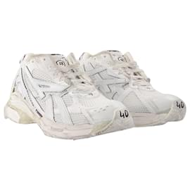 Balenciaga-Runner Sneakers in White Leather-White