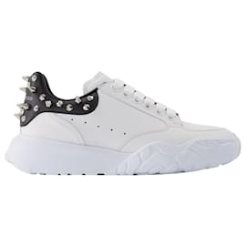 Alexander Mcqueen-Sneaker With Studs in White Leather-White