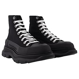 Alexander Mcqueen-Tread Slick Boots in Black Leather-Black