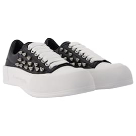 Alexander Mcqueen-Deck Sneaker With Studs in Black Leather-Black