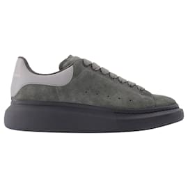 Alexander Mcqueen-Oversized Sneaker in Grey Leather-Grey