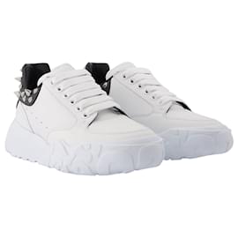 Alexander Mcqueen-Sneaker With Studs in White Leather-White