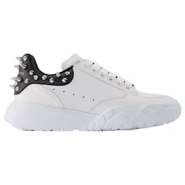 Alexander Mcqueen-Sneaker With Studs in White Leather-White