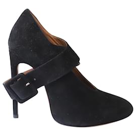 Alaïa-Alaia Cross Strap Pumps in Black Suede -Black