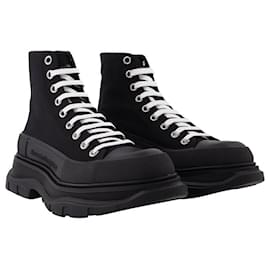 Alexander Mcqueen-Tread Slick Boots in Black Leather-Black