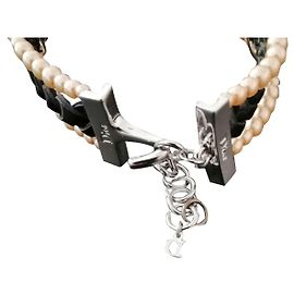 Collar Dior de charol negro y perlas Negro