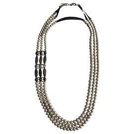 Weekend Max Mara MAX MARA Weekend lange Kette aus Kunstperlen Aus weiß