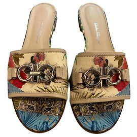 Mulas Salvatore Ferragamo em couro bege Bege