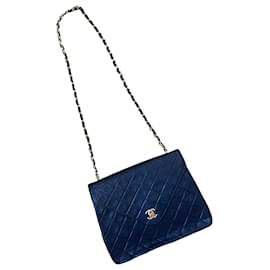 Chanel-CHANEL Borsa a tracolla con catena foderata con punto V senza tempo-Nero