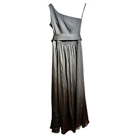 Vera Wang One shouldered evening gown in silver grey satin Silvery