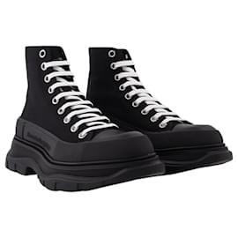 Alexander Mcqueen-Tread Slick Boots in Black Leather-Black