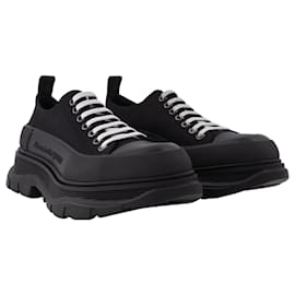 Alexander Mcqueen-Tread Slick Sneakers - Alexander Mcqueen - Black - Canva-Black