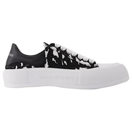 Alexander Mcqueen-Deck Sneaker in Black and White Leather-Multiple colors