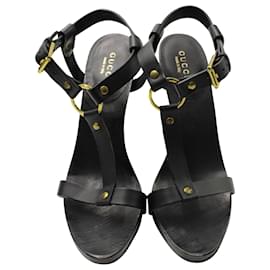 Gucci-Sandalias Gucci con tira en T y tacón acentuado en cuero negro-Negro