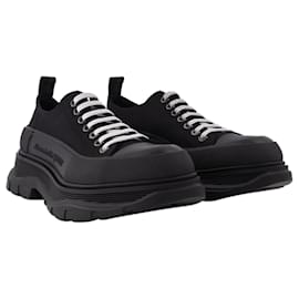 Alexander Mcqueen-Tread Slick Sneaker in Black Leather-Black