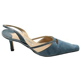 Manolo Blahnik Spitze Slingback-Pumps aus hellblauem Wildleder Blau Hellblau