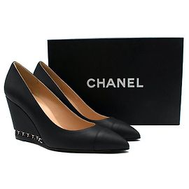 Chanel Escarpins compensés en cuir noir mat Noir