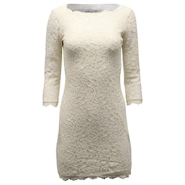 Diane Von Furstenberg-Diane Von Furstenberg Lace Bodycon Dress in Cream Rayon-White,Cream