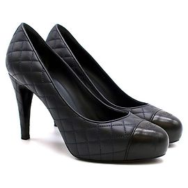 Chanel Escarpins à talons en cuir bleu marine et noir Noir