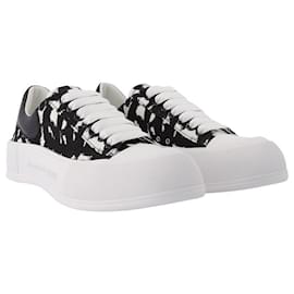 Alexander Mcqueen-Deck Sneaker in Black and White Leather-Multiple colors