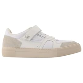 Ami-Low-Top ADC Sneakers in White Leather-White