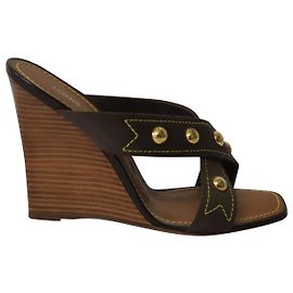 Louis Vuitton Wedge Gold Stud Wedge en Toile Marron Marron