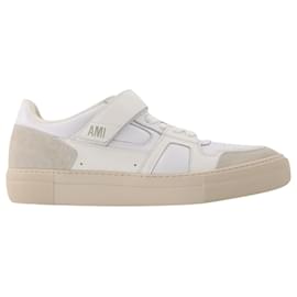 Ami-Sneakers ADC Basse in Pelle Bianca-Bianco