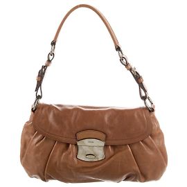 Bolsa de ombro Prada em couro caramelo Caramelo