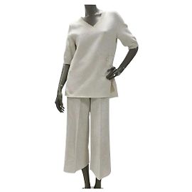 Conjunto de traje de punto marfil de Chanel Beige