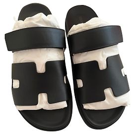 Hermès Zypern Sandalen schwarz Lammleder Schwarz