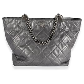 Chanel-Chanel Metallic Blue Quilted Calfskin Shopping In Chains Tote -Blue