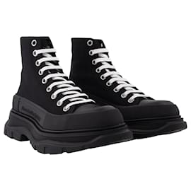 Alexander Mcqueen-Tread Slick Boots in Black Leather-Black