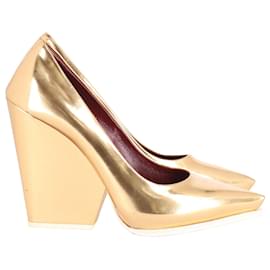 Céline-Zapatos de salón Celine con punta en punta y cuña en charol dorado-Dorado