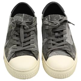 Valentino-Zapatillas bajas de camuflaje con punta de gorra en franela de lana gris de Valentino-Gris