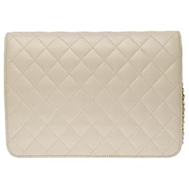 Chanel-Very chic Chanel Classic flap bag in ecru quilted leather, garniture en métal doré-Eggshell