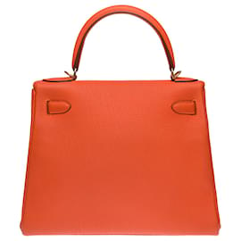 Hermès-Exceptional & Splendid Hermes Kelly handbag 28 turned over Fire Orange Togo leather shoulder strap, gold plated metal trim-Orange