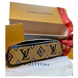 Louis Vuitton Elizabeth Wild at Heart pencil case Beige