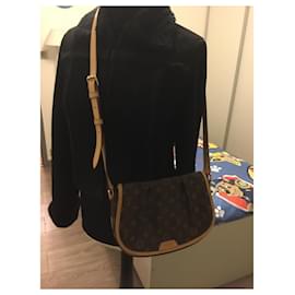 Louis Vuitton-Louis Vuitton Ménilmontant shoulder bag in good condition-Dark brown