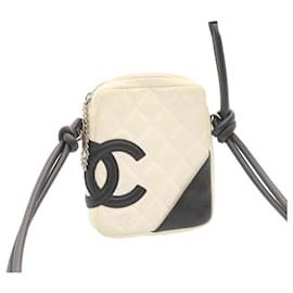 Chanel-Bolsa de Ombro CHANEL Cambon Line Couro Branco Preto CC Auth am1647ga-Preto,Branco