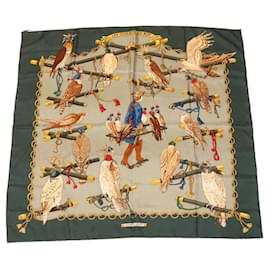 Hermès-HERMES CARRE90 Schal ""LES OISEAUX DU ROY"" Seide Grün Auth am2547G-Grün