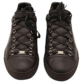 Balenciaga-Balenciaga Arena Low Top Sneakers in Black Leather-Black