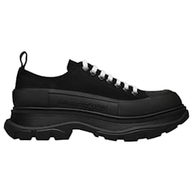 Alexander Mcqueen-Tread Slick Low Sneakers in Black Canvas-Black