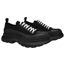 Alexander Mcqueen-Tread Slick Low Sneakers in Black Canvas-Black