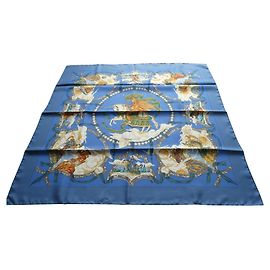 Hermès scarf, new, never worn, "cloud riders", with its box. Light blue