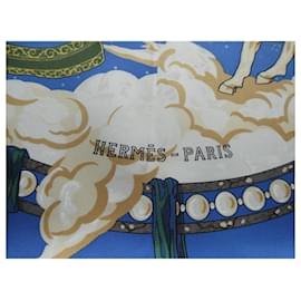 Hermès-Lenço Hermes, NOVO, Nunca usado, cavaleiros da nuvem, Com sua caixa.-Azul claro
